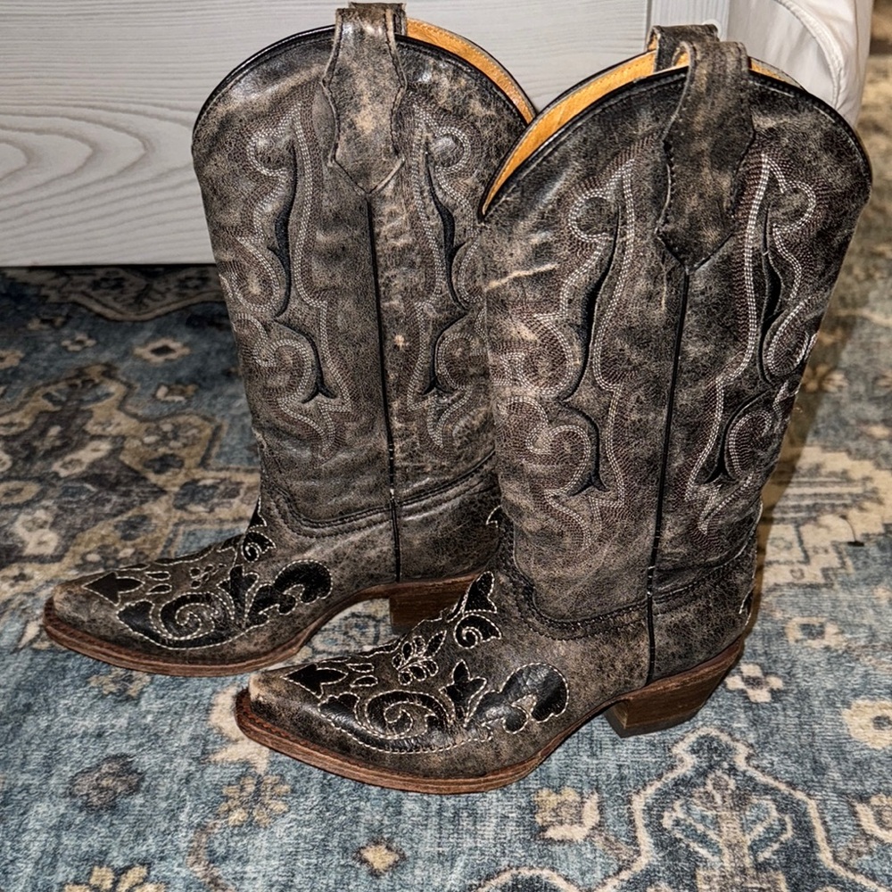 Corral Cowboy Boots in Distressed Black